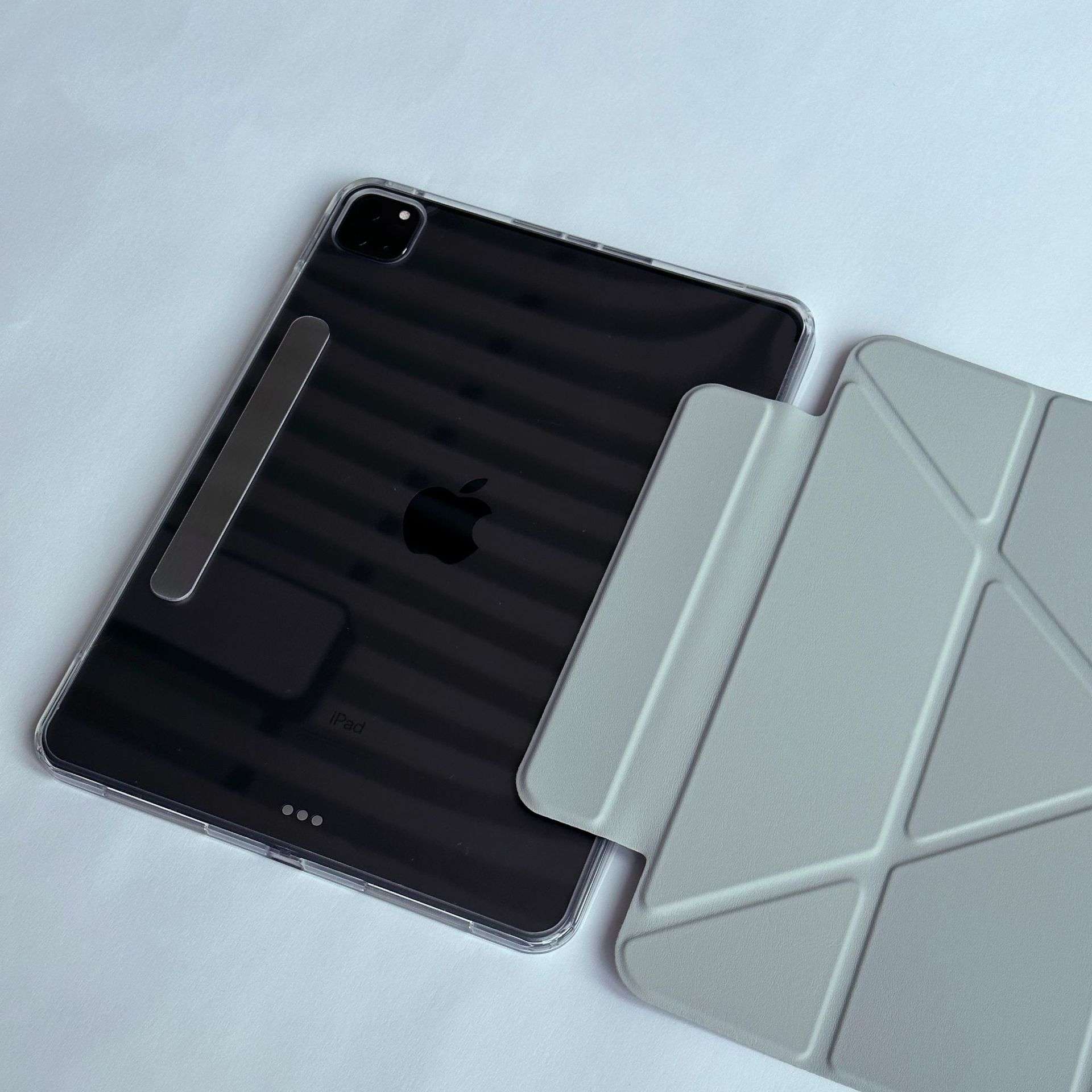 iPadケース　 折り紙風デザイン 薄型保護カバー