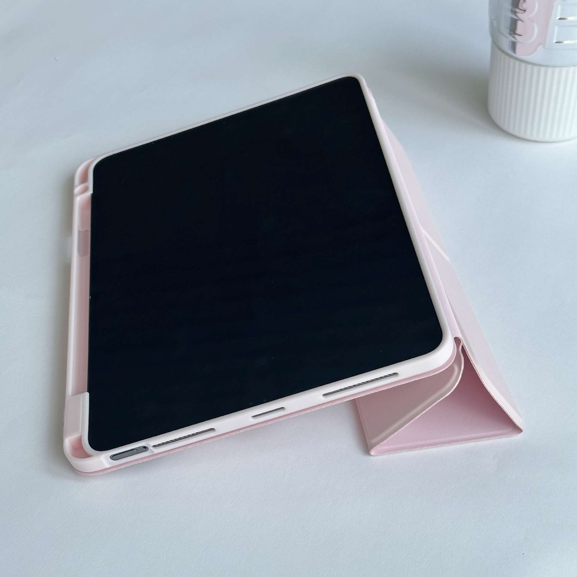 iPadケース　 折り紙風スタンド機能付き保護ケース