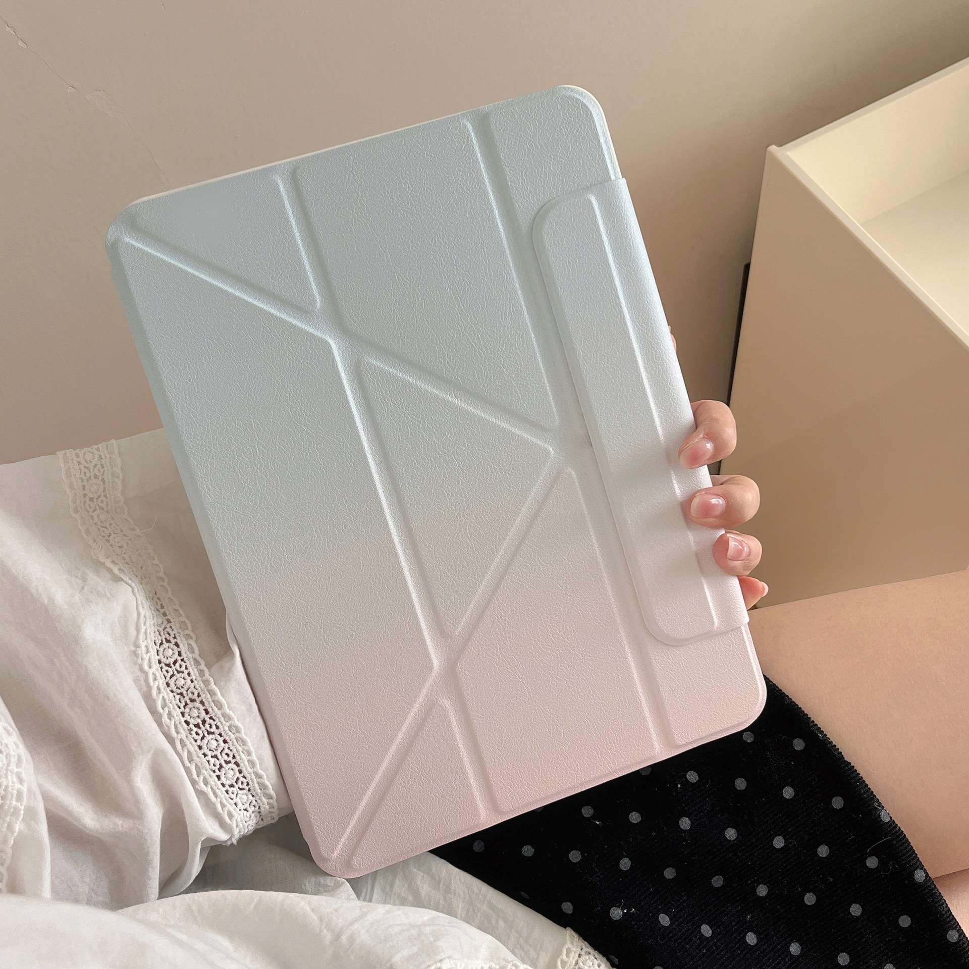 iPadケース　 薄型フォリオ型モバイルカバー