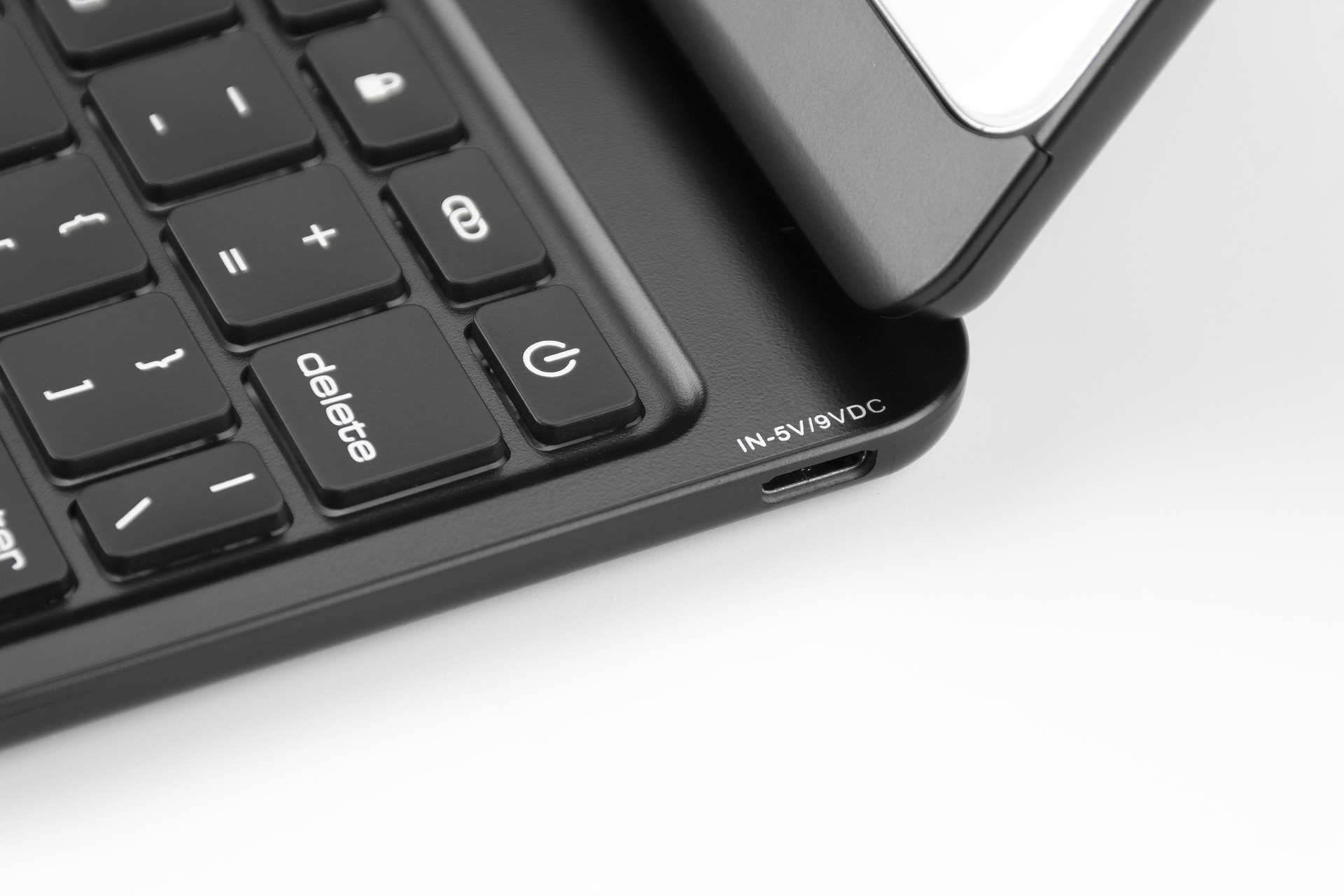 iPadケース　iPad Air用 キーボード付き保護ケース