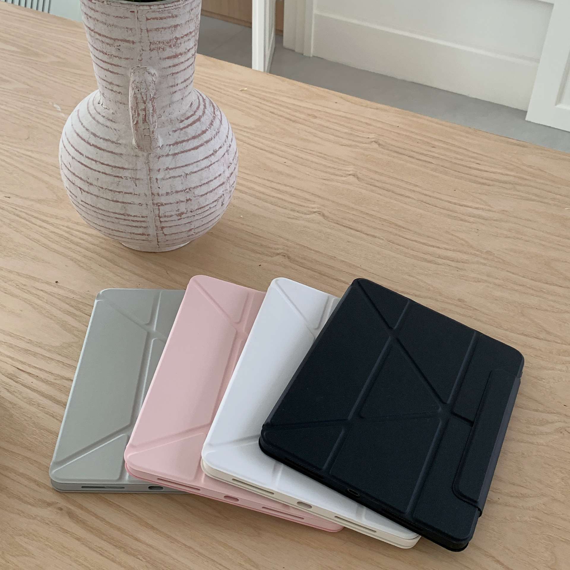 iPadケース　iPadアクセサリー 折り畳み式スタンドカバー