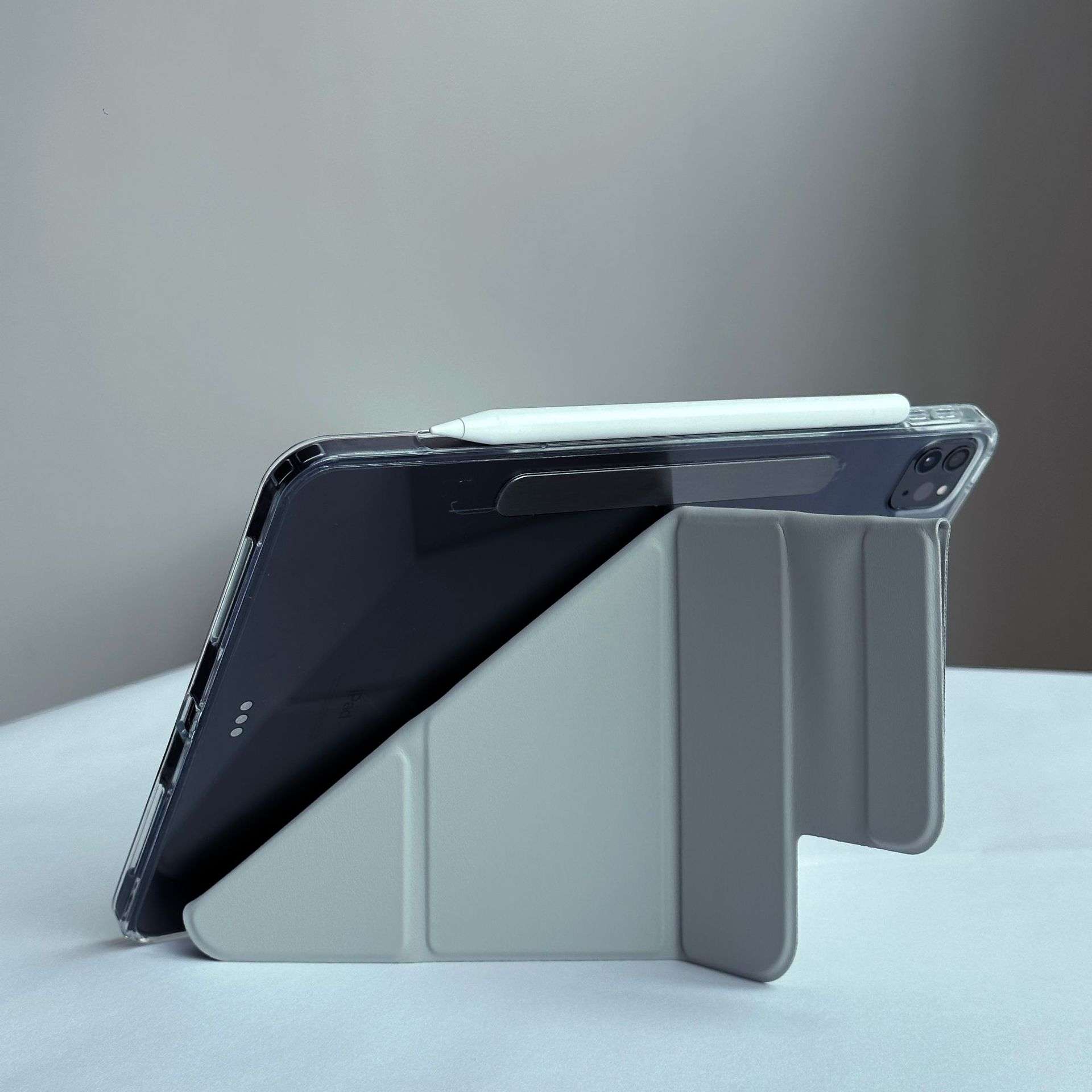 iPadケース　 折り紙風デザイン 薄型保護カバー