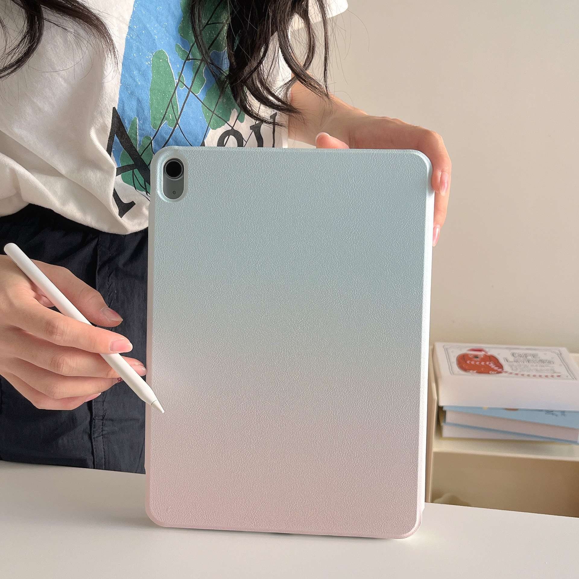 iPadケース　 薄型フォリオ型モバイルカバー