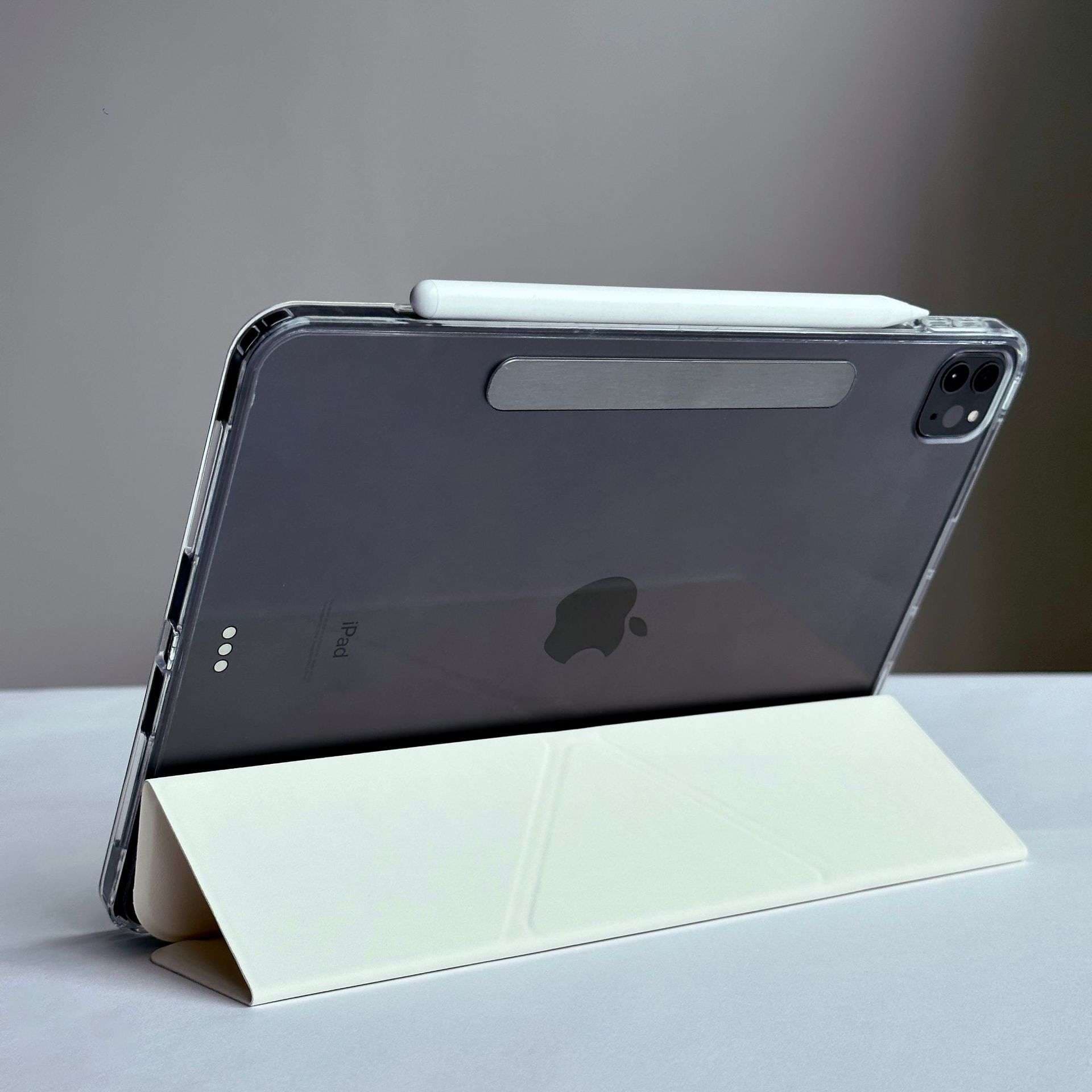 iPadケース　 折り紙風デザイン 薄型保護カバー