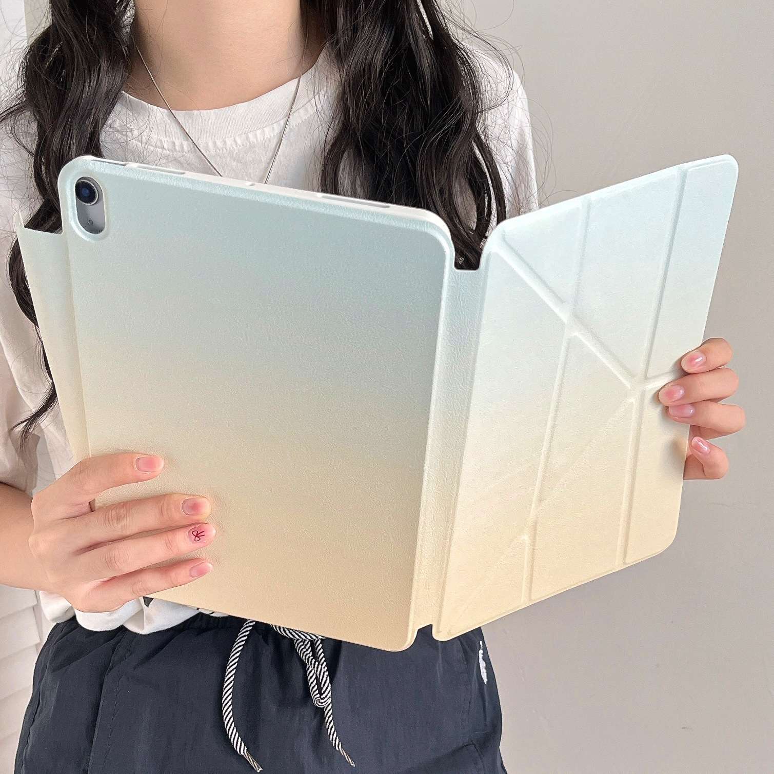 iPadケース　 薄型フォリオ型モバイルカバー