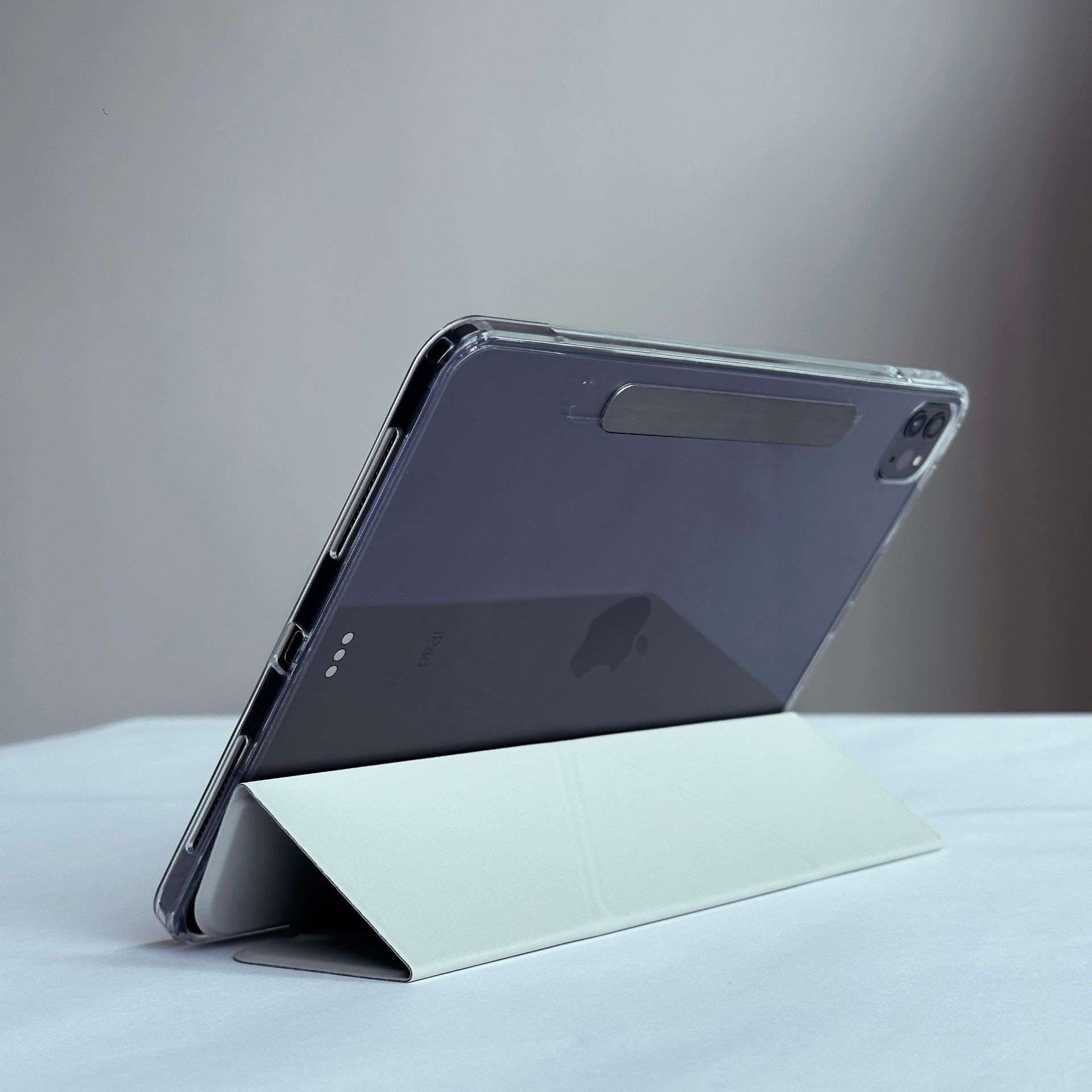 iPadケース　 折り紙風デザイン 薄型保護カバー