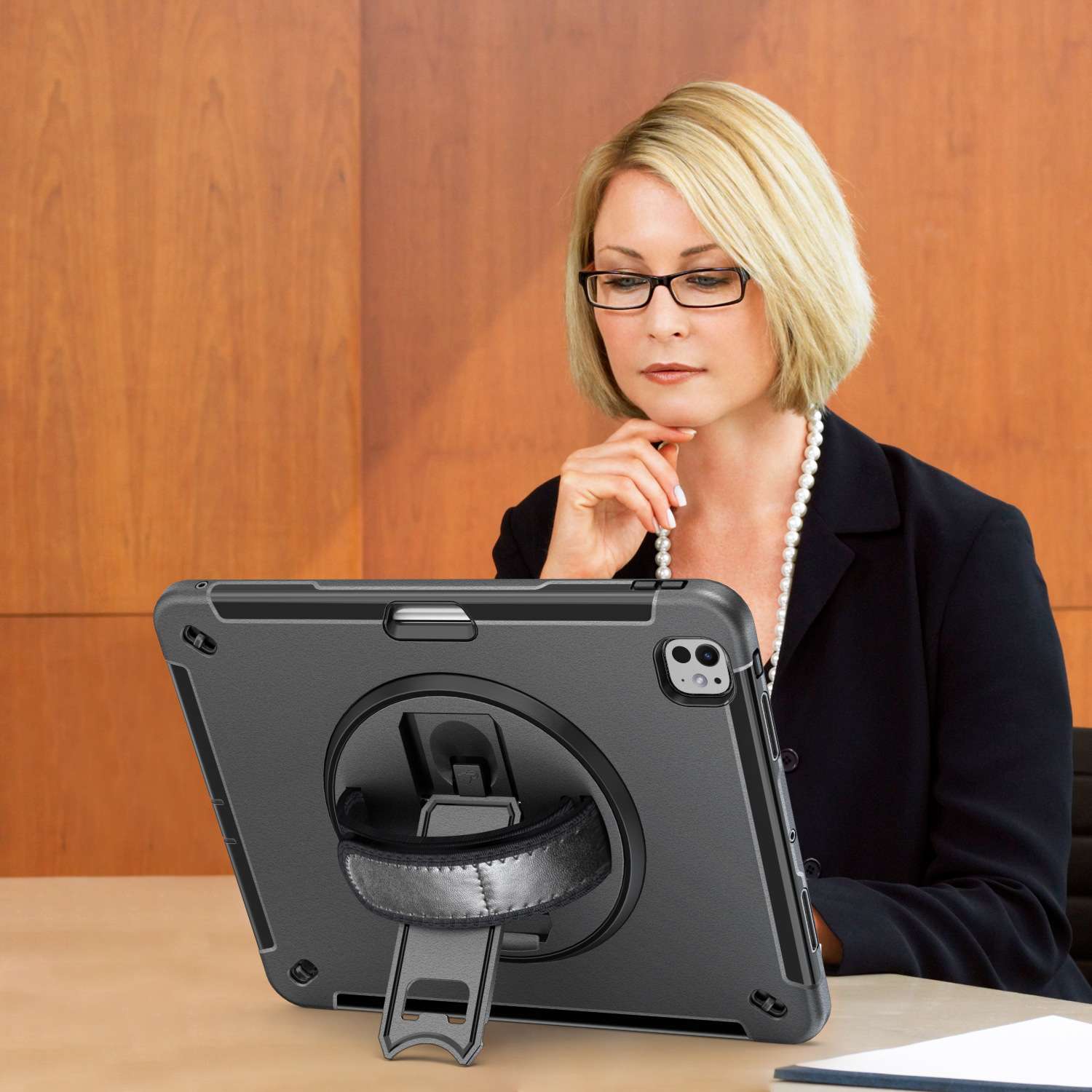 iPadケース　頑丈な回転スタンド付きiPad保護ケース