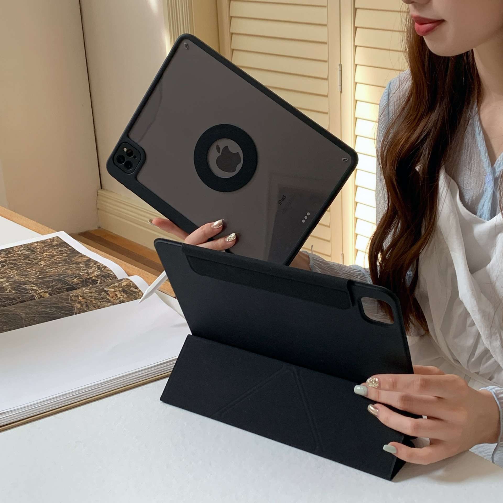 iPadケース　iPadアクセサリー 折り畳み式スタンドカバー