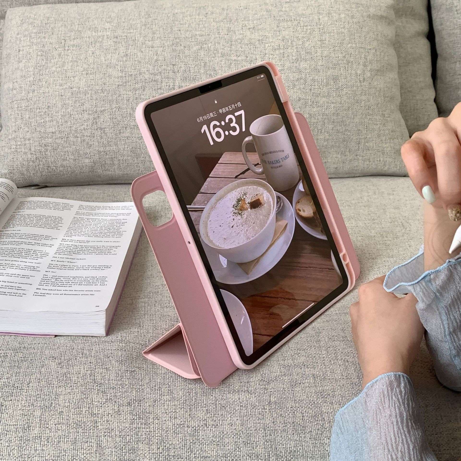 iPadケース　iPadアクセサリー 折り畳み式スタンドカバー