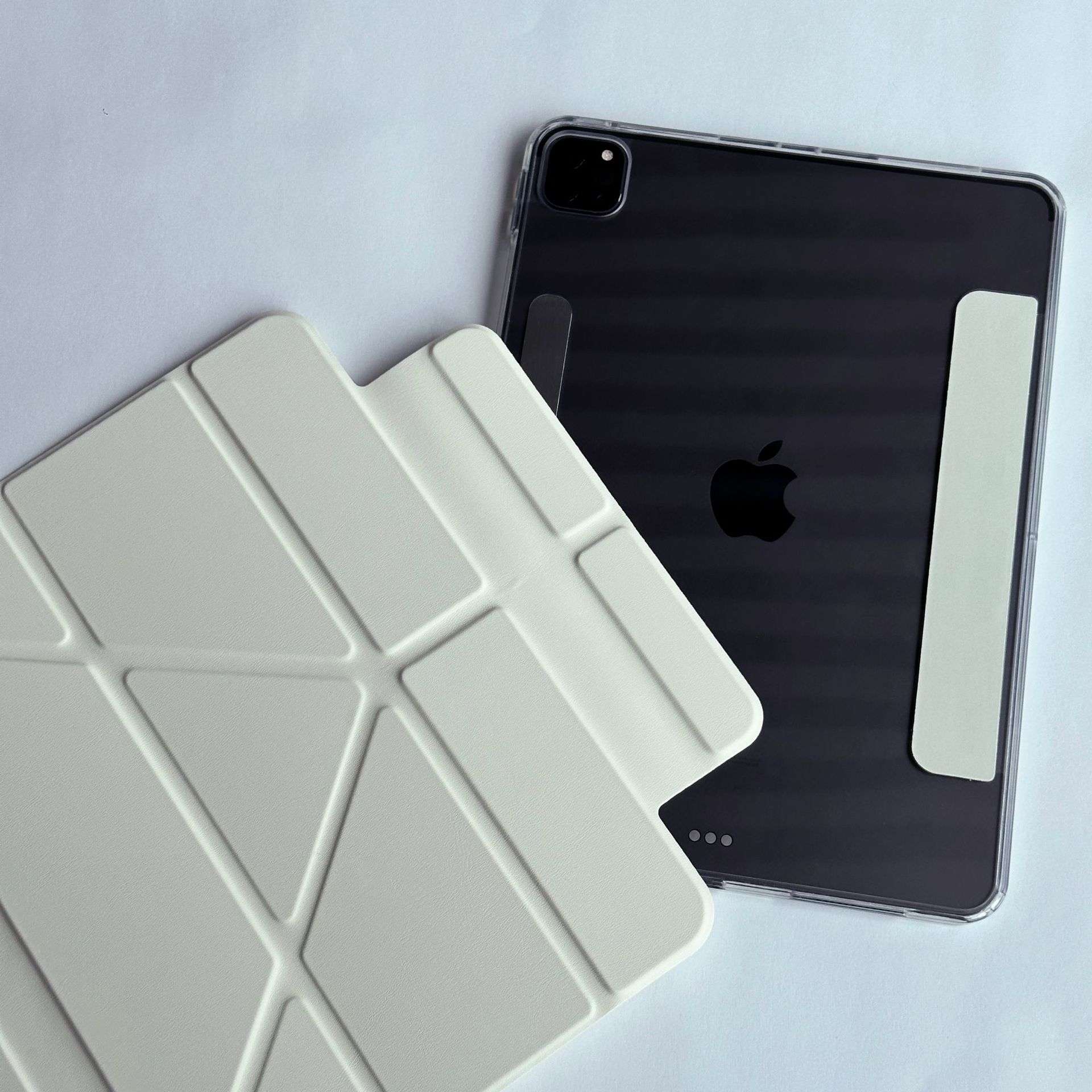 iPadケース　 折り紙風デザイン 薄型保護カバー