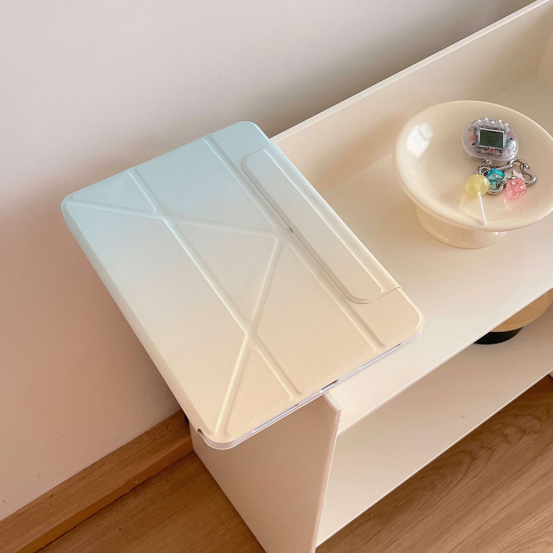 iPadケース　 薄型フォリオ型モバイルカバー