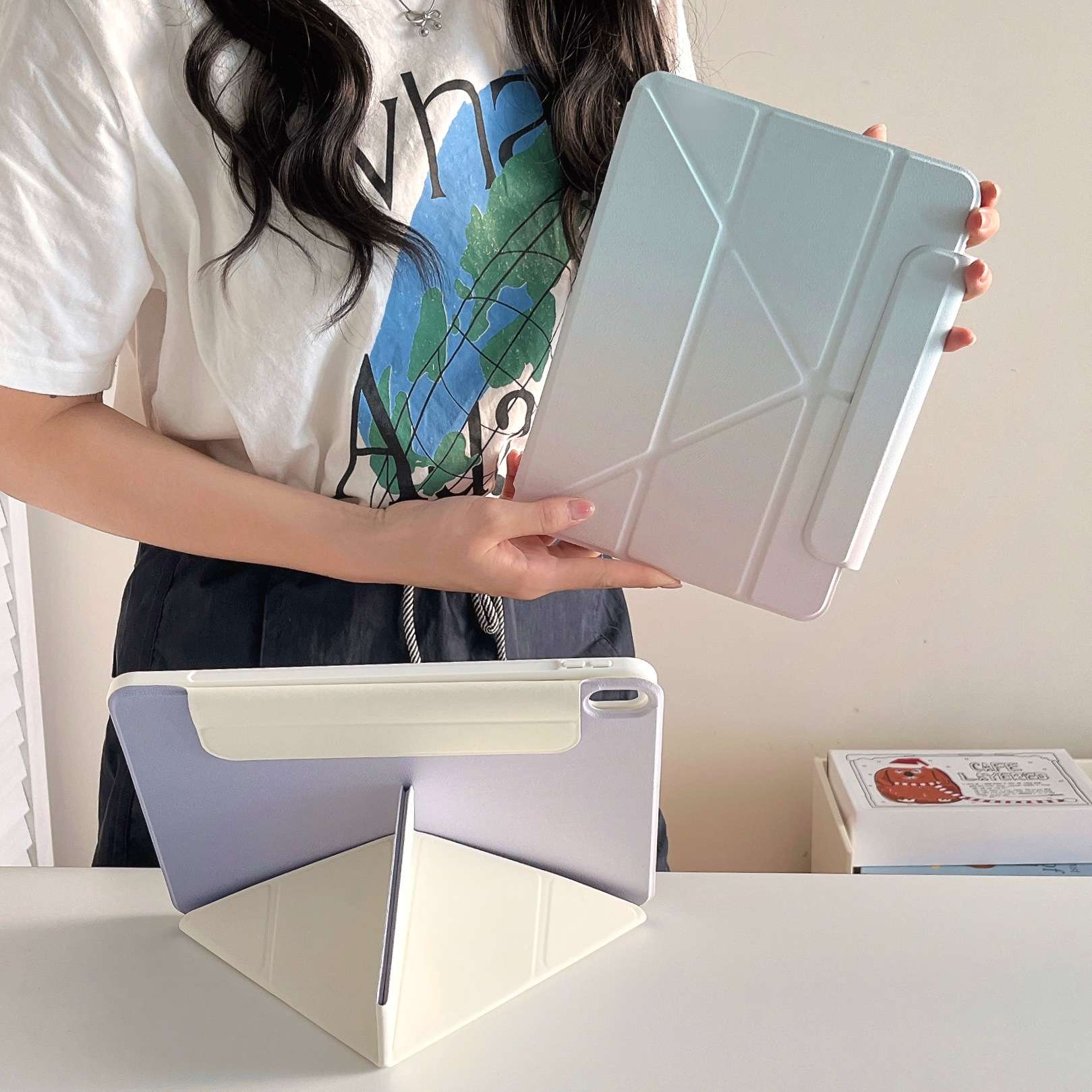 iPadケース　 薄型フォリオ型モバイルカバー