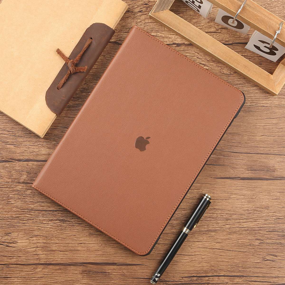 iPadケース　アイパッド エア 第5世代用 本革風ケース