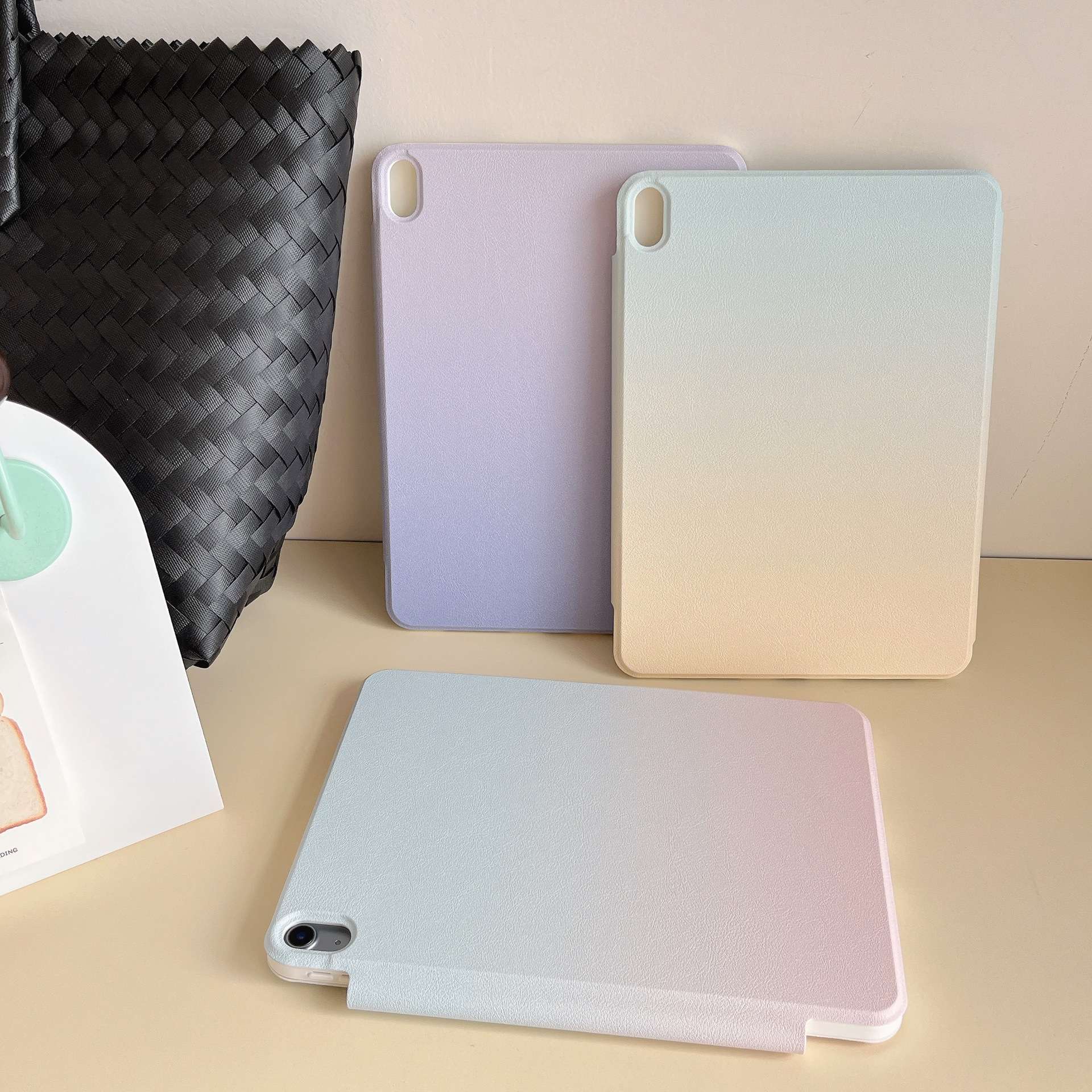 iPadケース　 薄型フォリオ型モバイルカバー