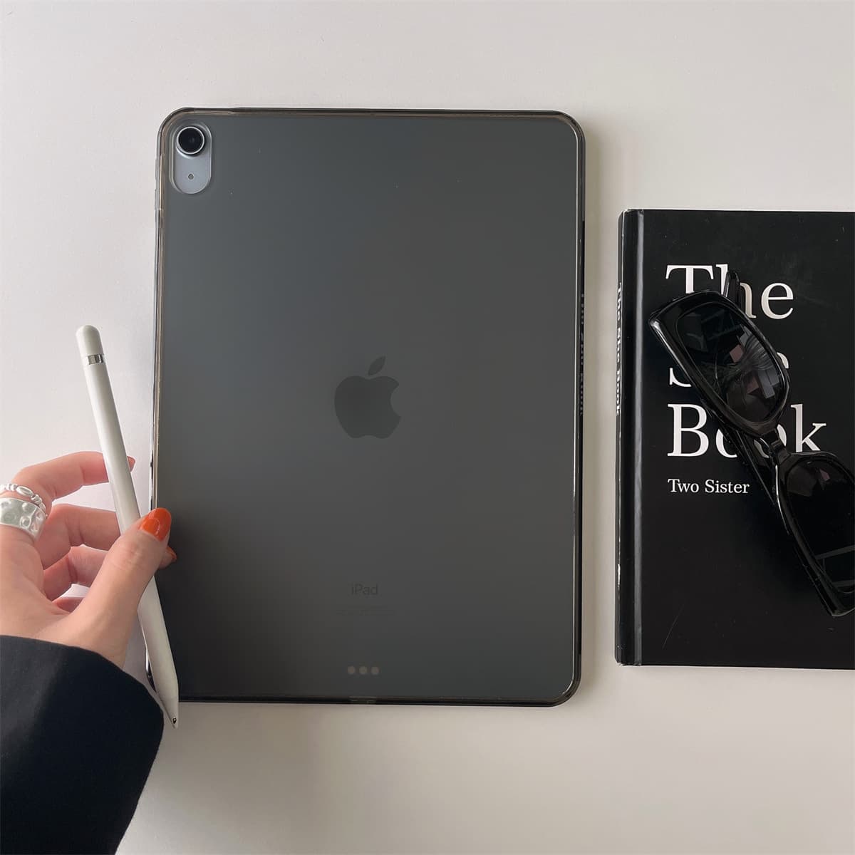 ipadカバー 透明感のある薄型シリコン製平板端末保護ケース